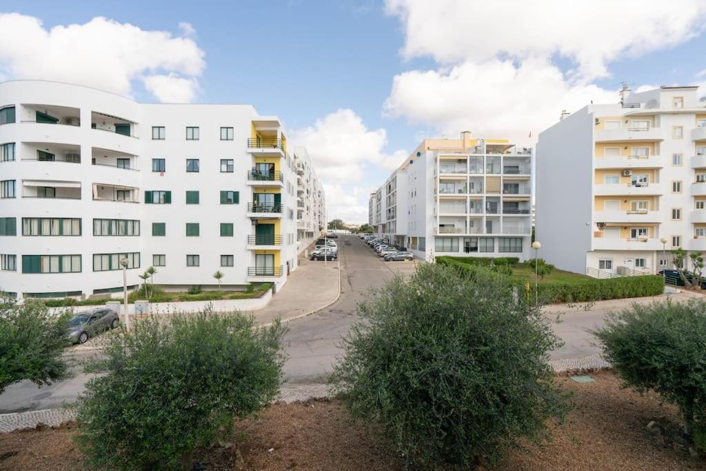 Casa Oliveira - Sunny 2-Bed Retreat Steps From The Beach Armação de Pêra Εξωτερικό φωτογραφία