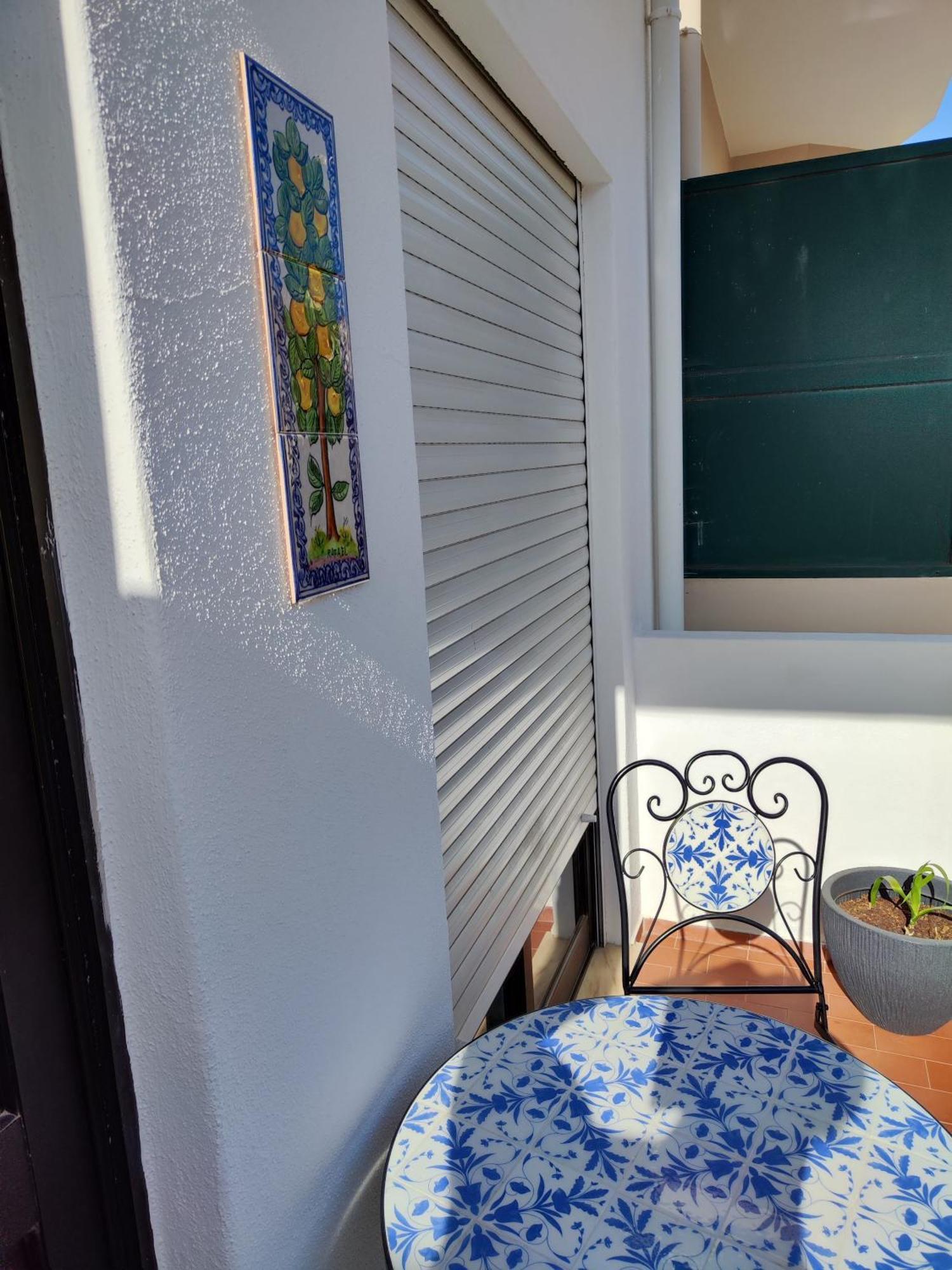 Casa Oliveira - Sunny 2-Bed Retreat Steps From The Beach Armação de Pêra Εξωτερικό φωτογραφία
